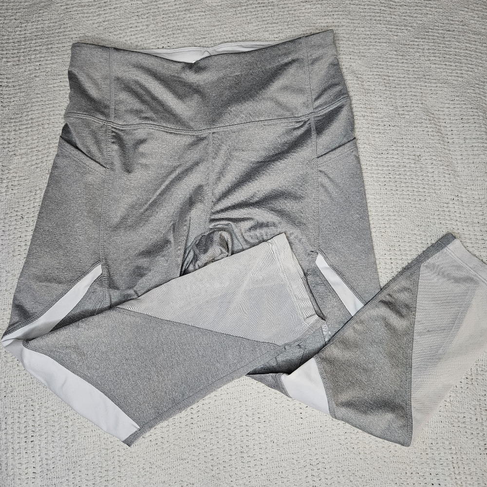 AVIA FITTED RUNNING ATHLETIC GRAY White LEGGINGS WOMENS SIZE MEDIUM